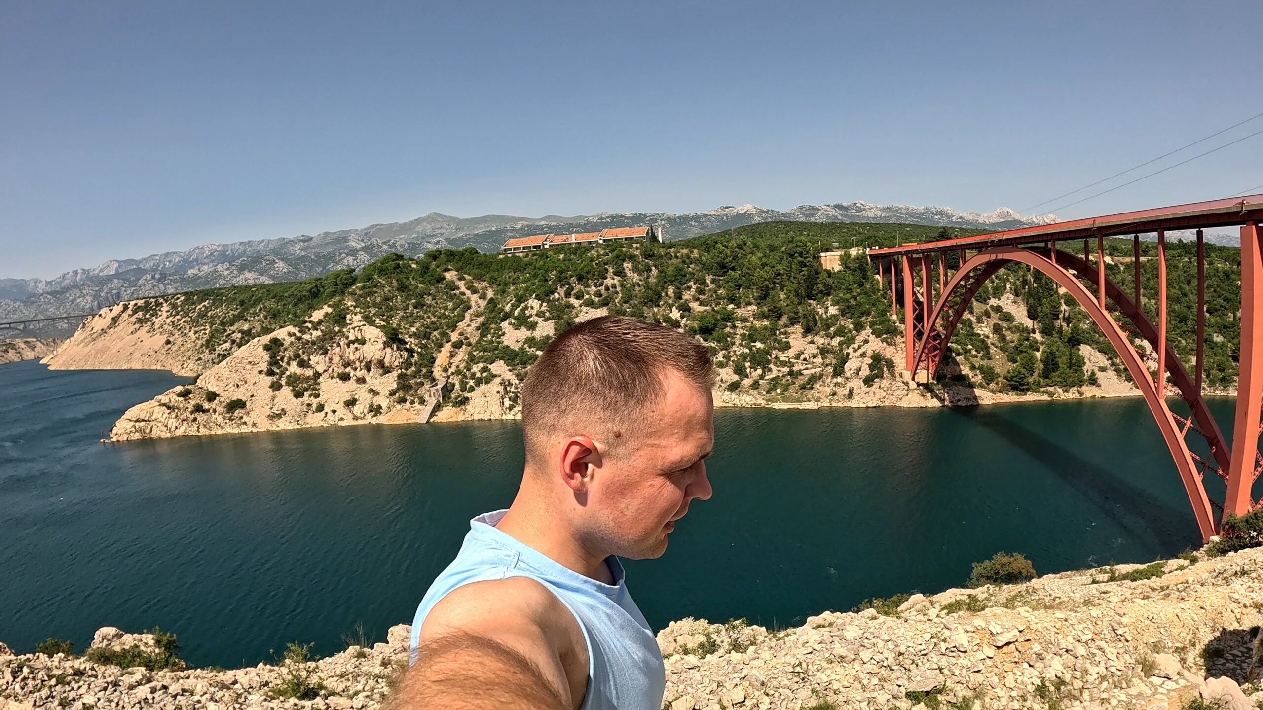 Skoki Bungee Maslenica na Maslenički most w Chorwacji, w okolicach miasta Zadar, Michał Fic.