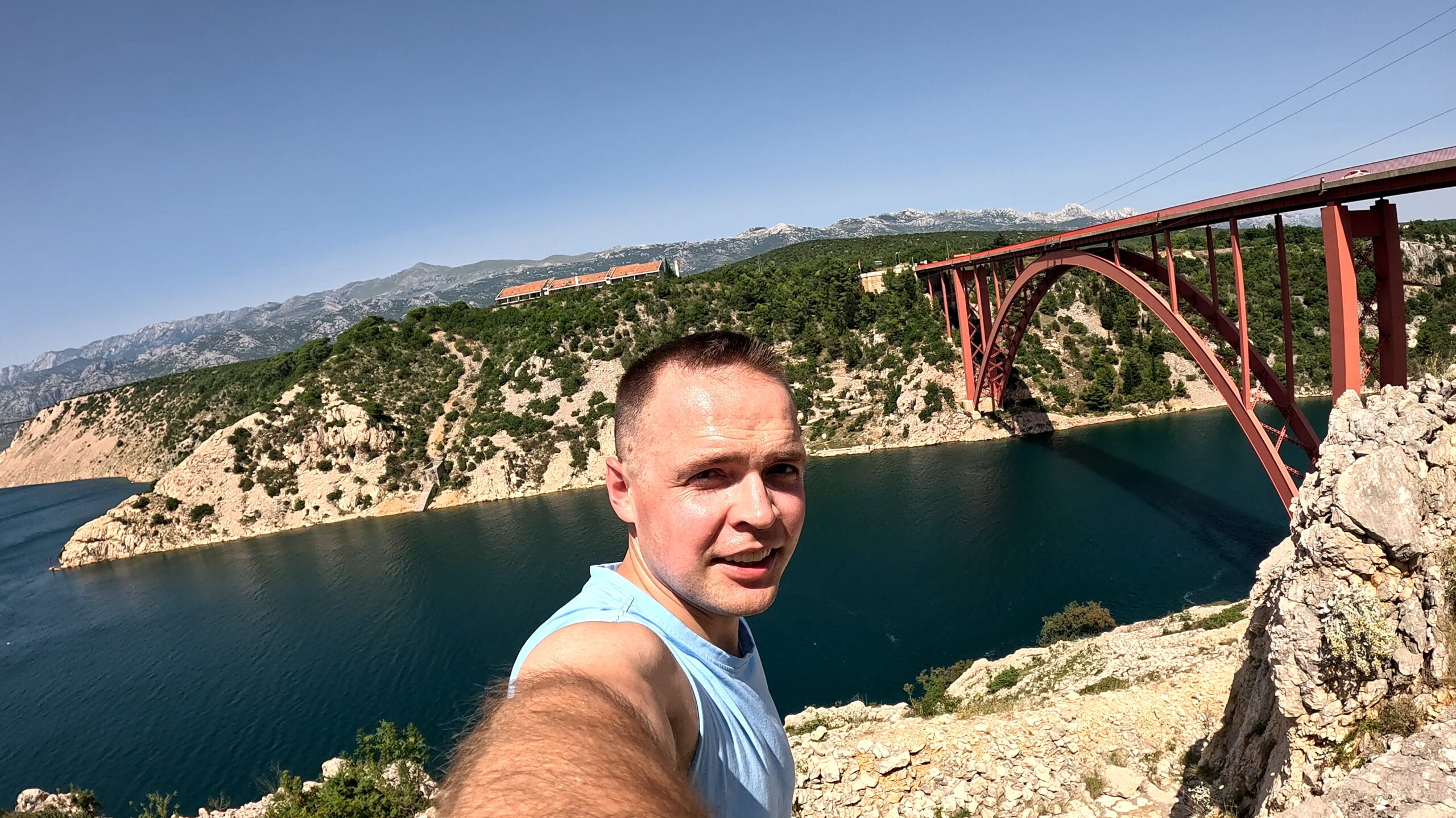 Skoki Bungee Maslenica na Maslenički most w Chorwacji, w okolicach miasta Zadar, Michał Fic.