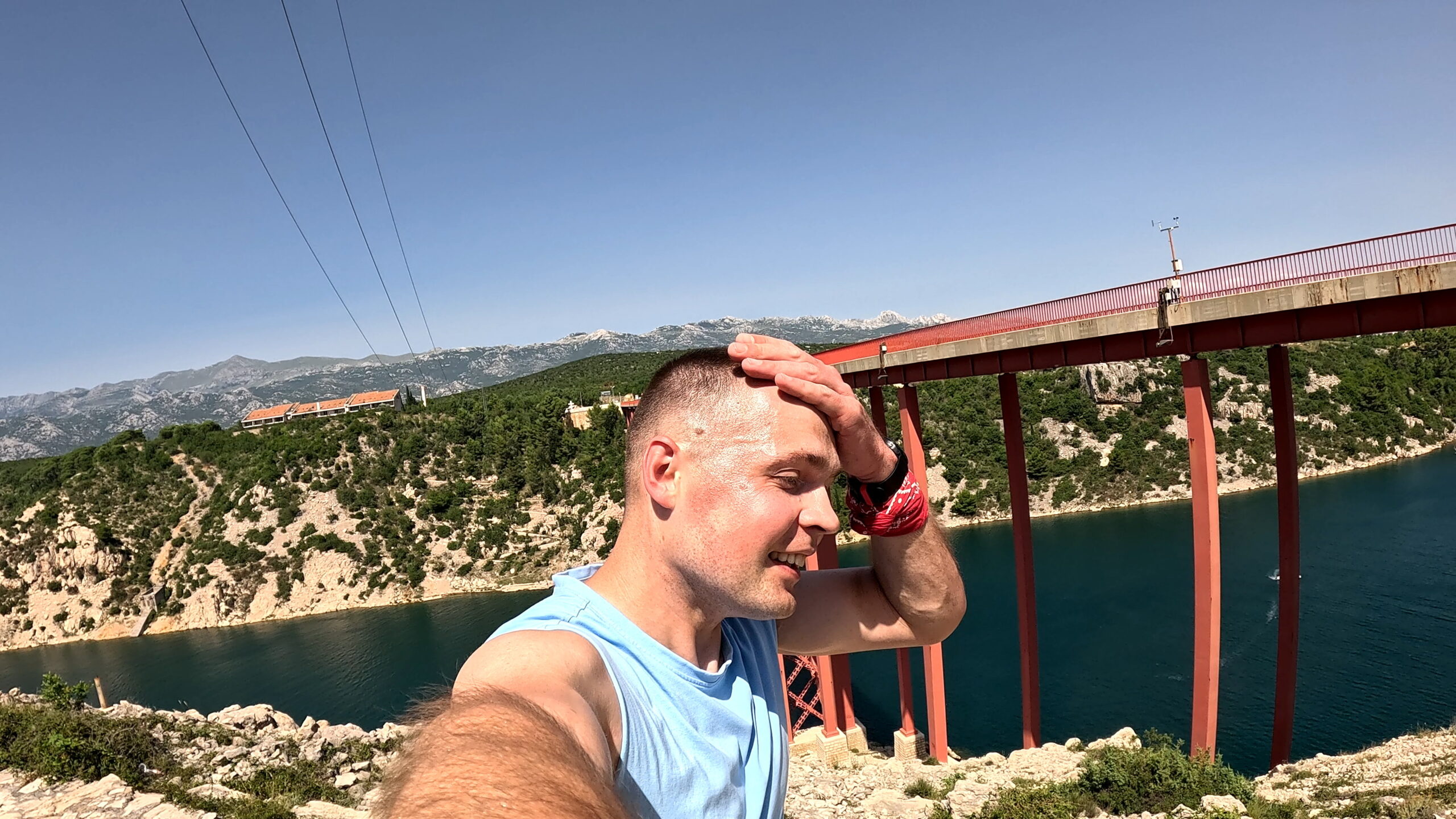 Skoki Bungee Maslenica na Maslenički most w Chorwacji, w okolicach miasta Zadar, Michał Fic.