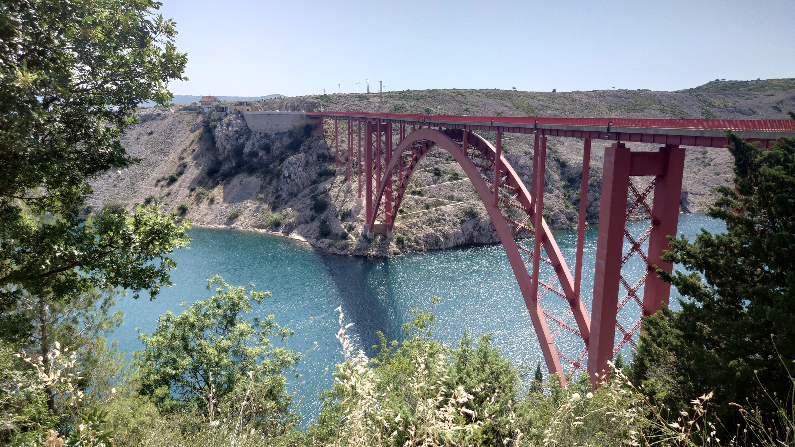 Skoki Bungee Maslenica na Maslenički most w Chorwacji, w okolicach miasta Zadar, Michał Fic.