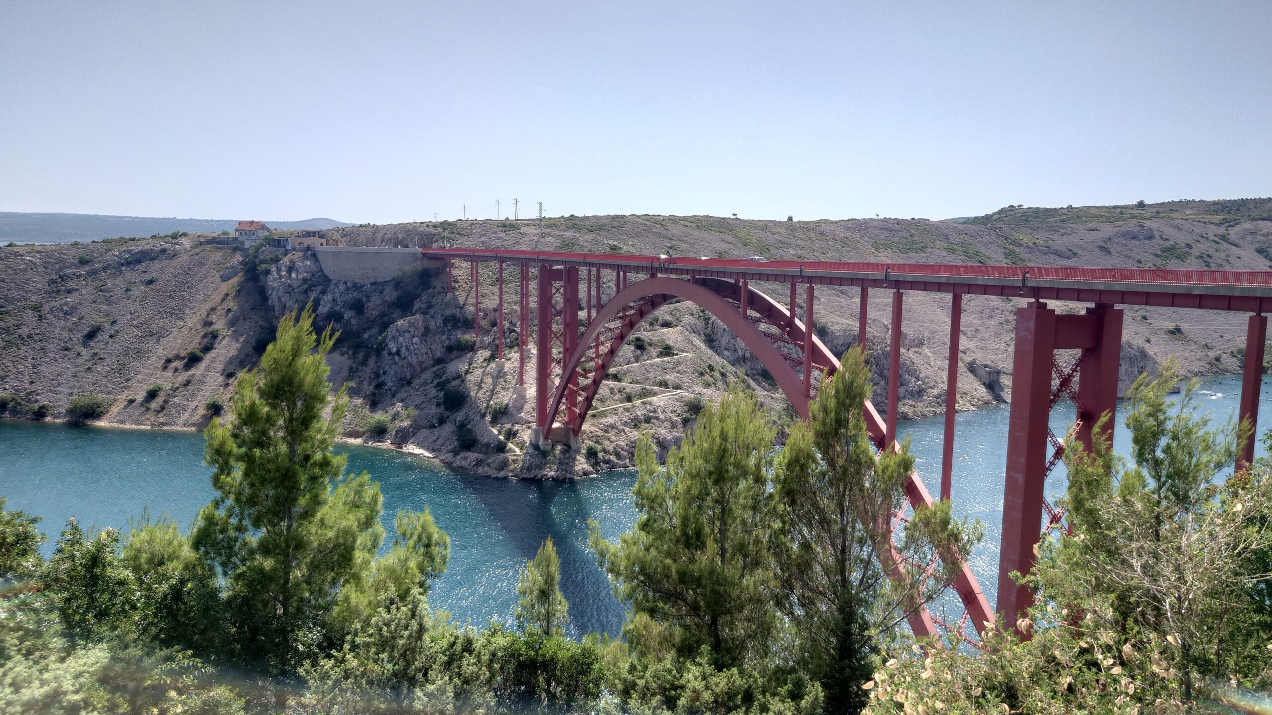 Skoki Bungee Maslenica na Maslenički most w Chorwacji, w okolicach miasta Zadar, Michał Fic.