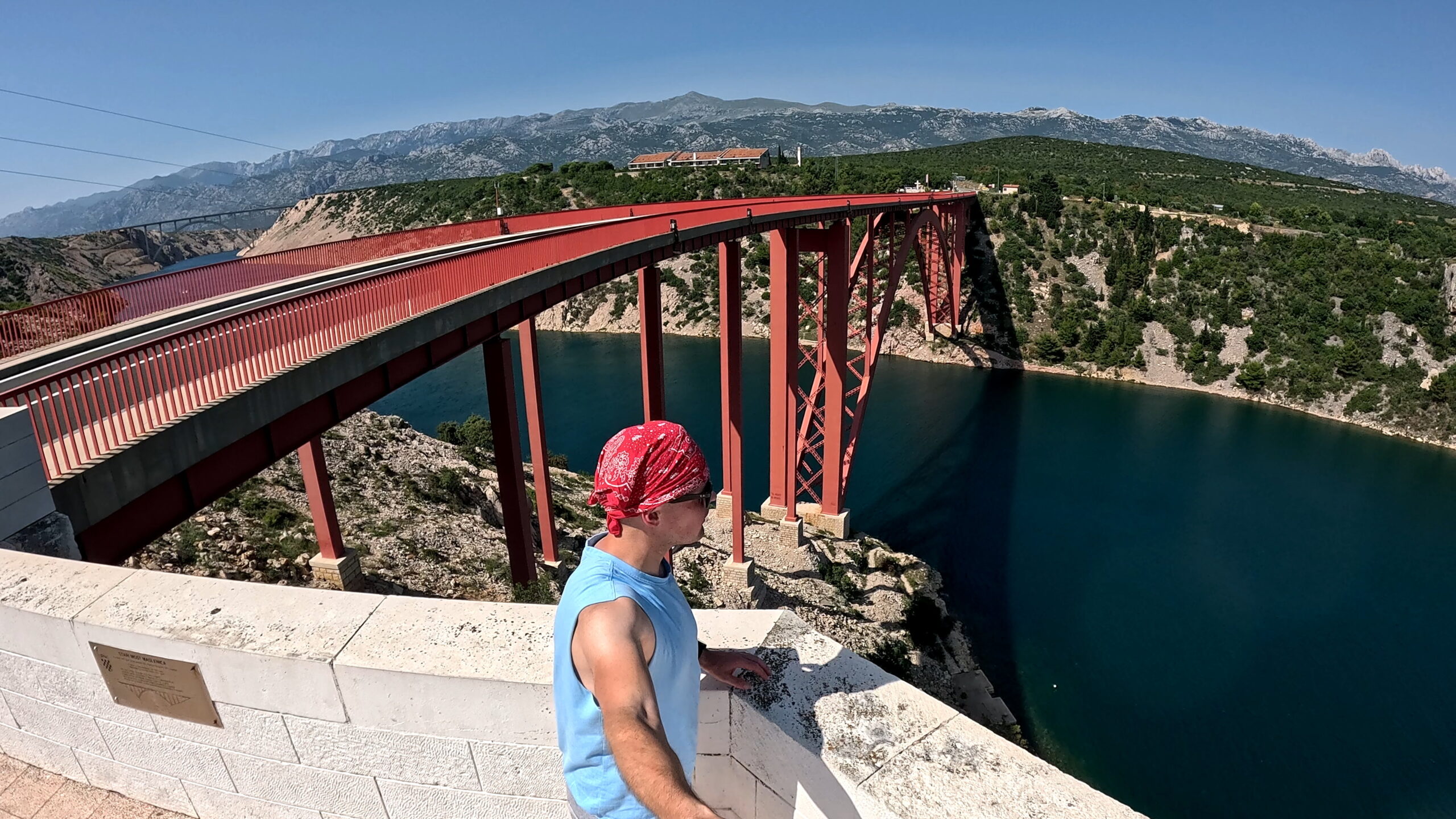 Skoki Bungee Maslenica na Maslenički most w Chorwacji, w okolicach miasta Zadar, Michał Fic.