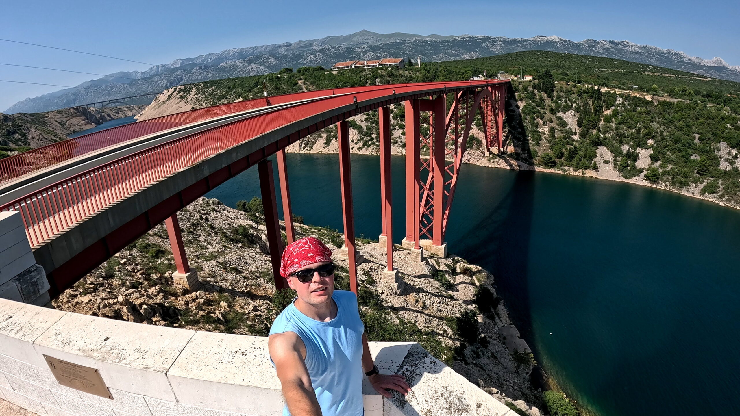 Skoki Bungee Maslenica na Maslenički most w Chorwacji, w okolicach miasta Zadar, Michał Fic.