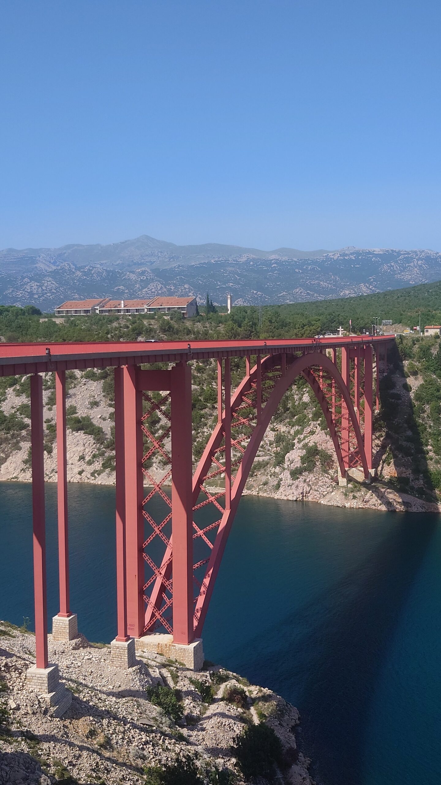 Skoki Bungee Maslenica na Maslenički most w Chorwacji, w okolicach miasta Zadar, Michał Fic.