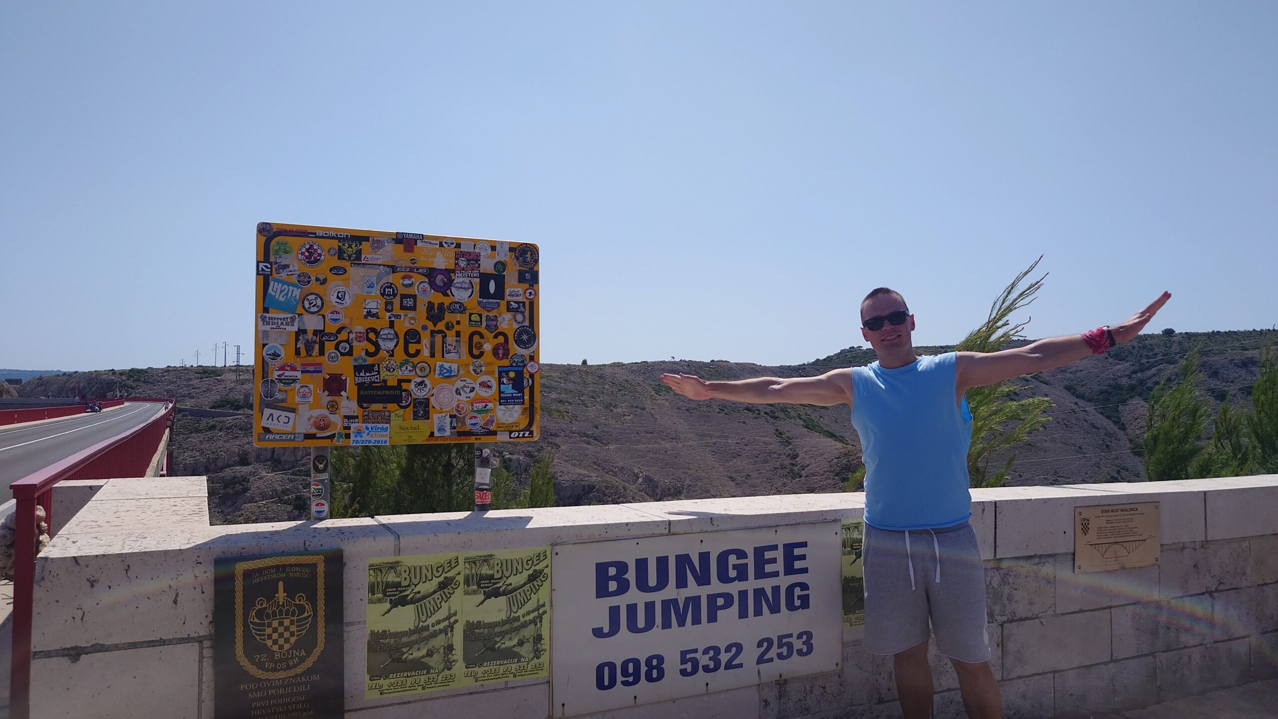 Skoki Bungee Maslenica na Maslenički most w Chorwacji, w okolicach miasta Zadar, Michał Fic.