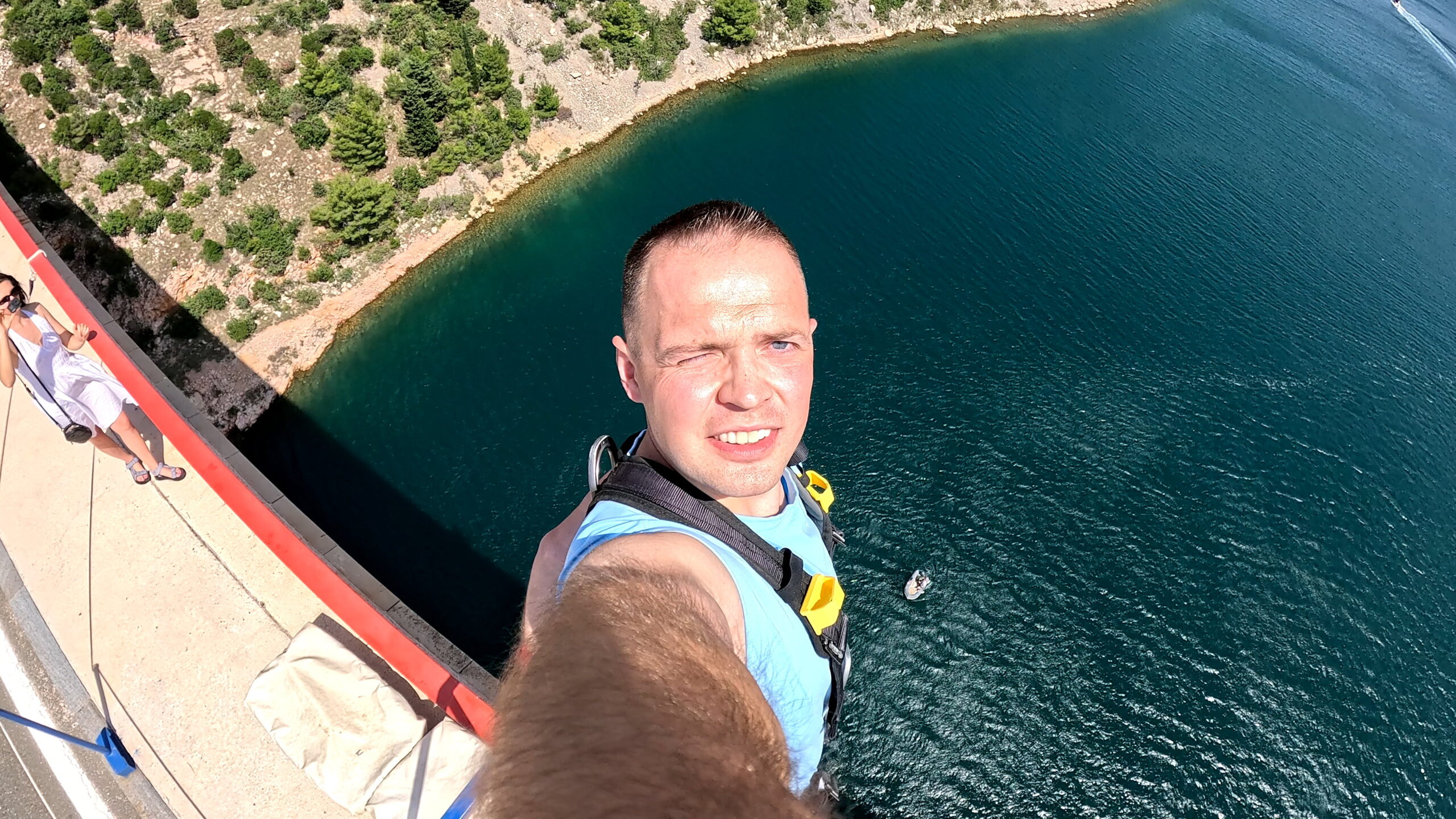 Skoki Bungee Maslenica na Maslenički most w Chorwacji, w okolicach miasta Zadar, Michał Fic.