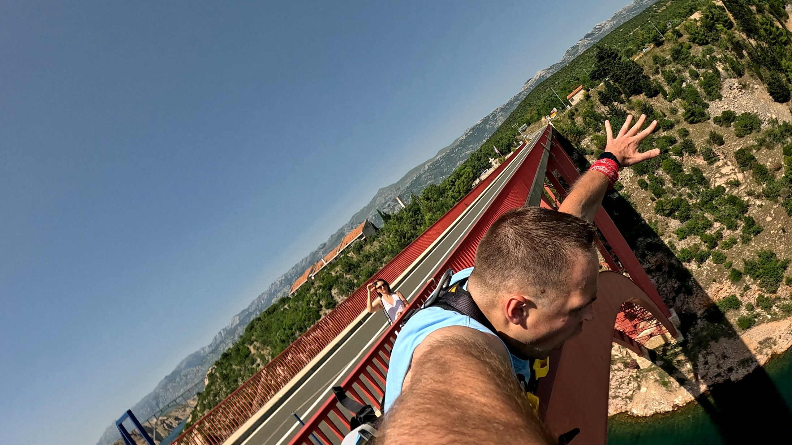 Skoki Bungee Maslenica na Maslenički most w Chorwacji, w okolicach miasta Zadar, Michał Fic.