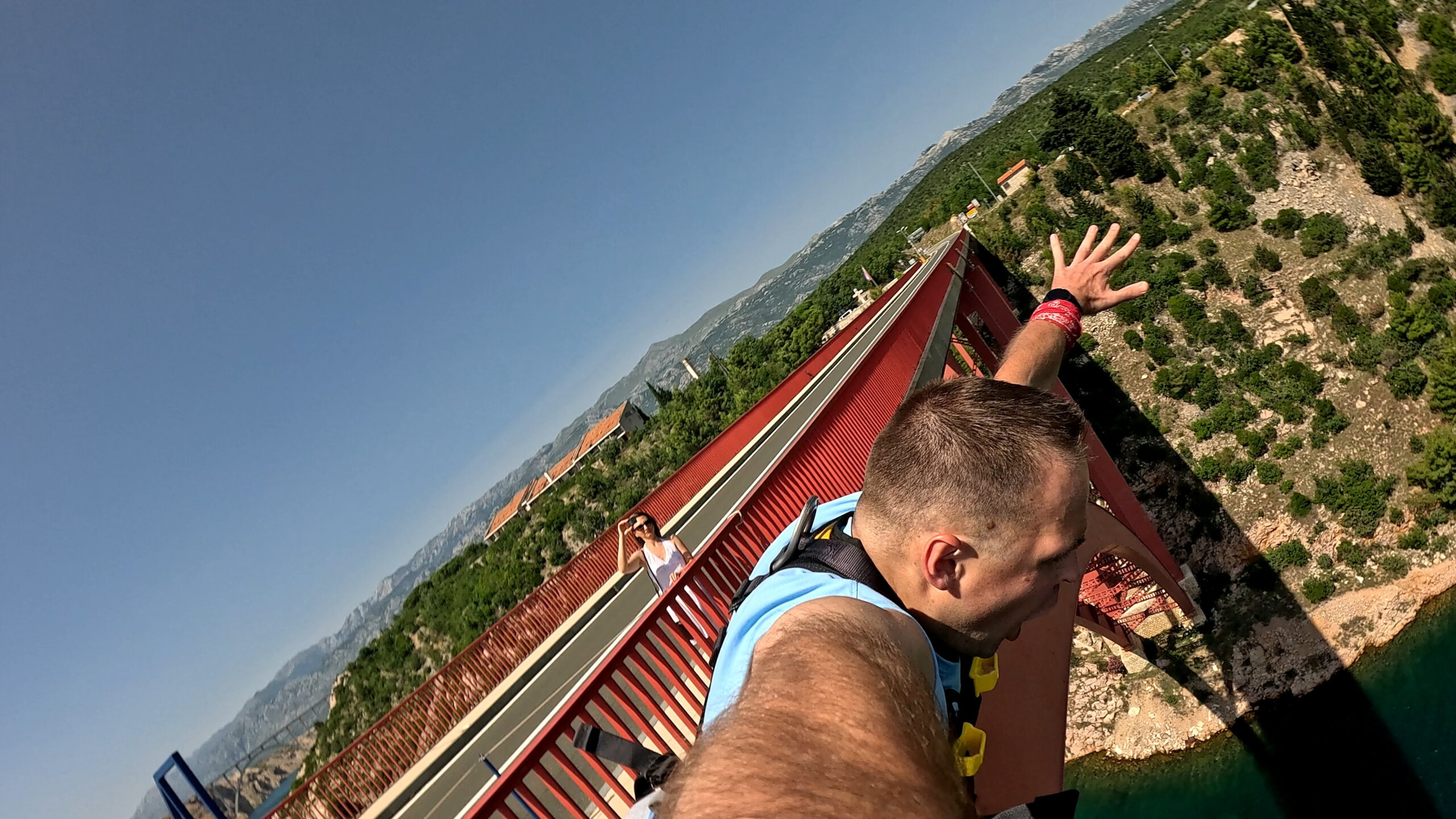 Skoki Bungee Maslenica na Maslenički most w Chorwacji, w okolicach miasta Zadar, Michał Fic.