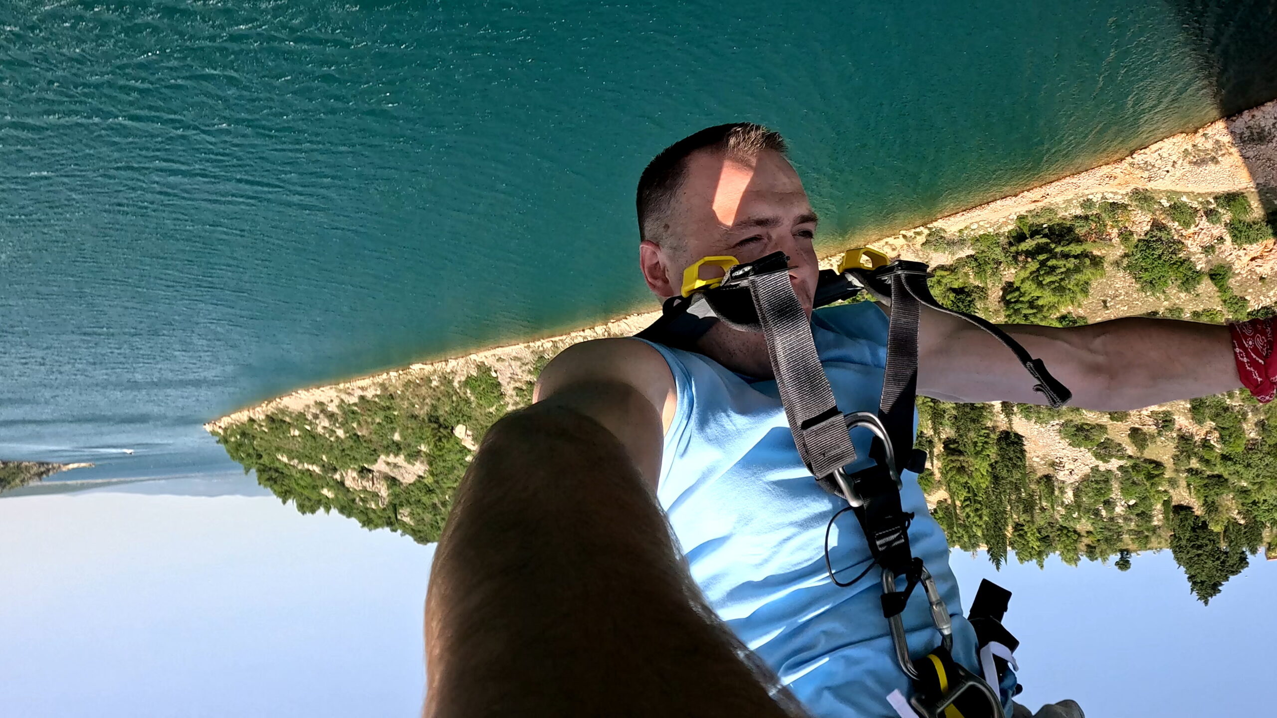 Skoki Bungee Maslenica na Maslenički most w Chorwacji, w okolicach miasta Zadar, Michał Fic.