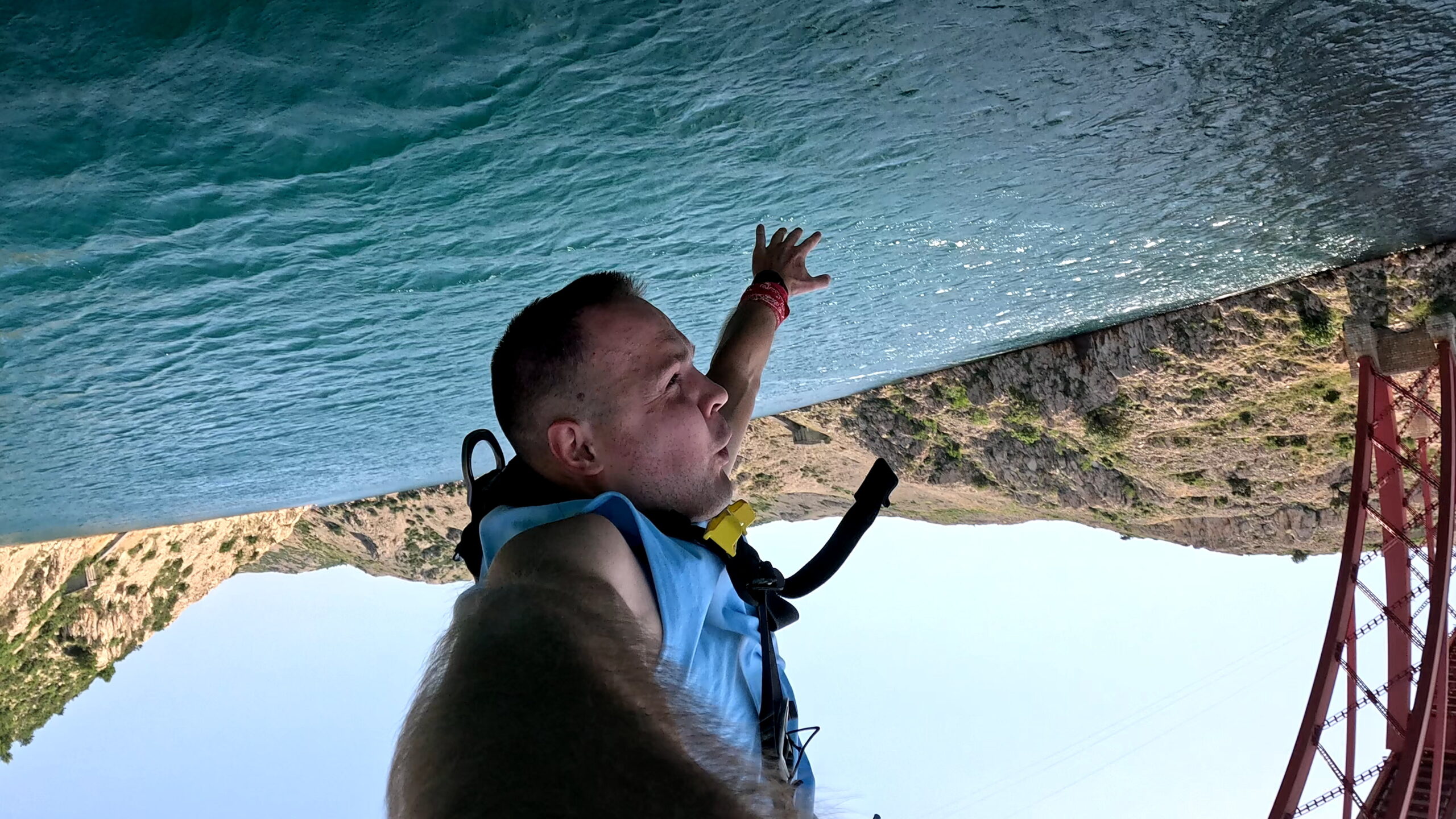 Skoki Bungee Maslenica na Maslenički most w Chorwacji, w okolicach miasta Zadar, Michał Fic.