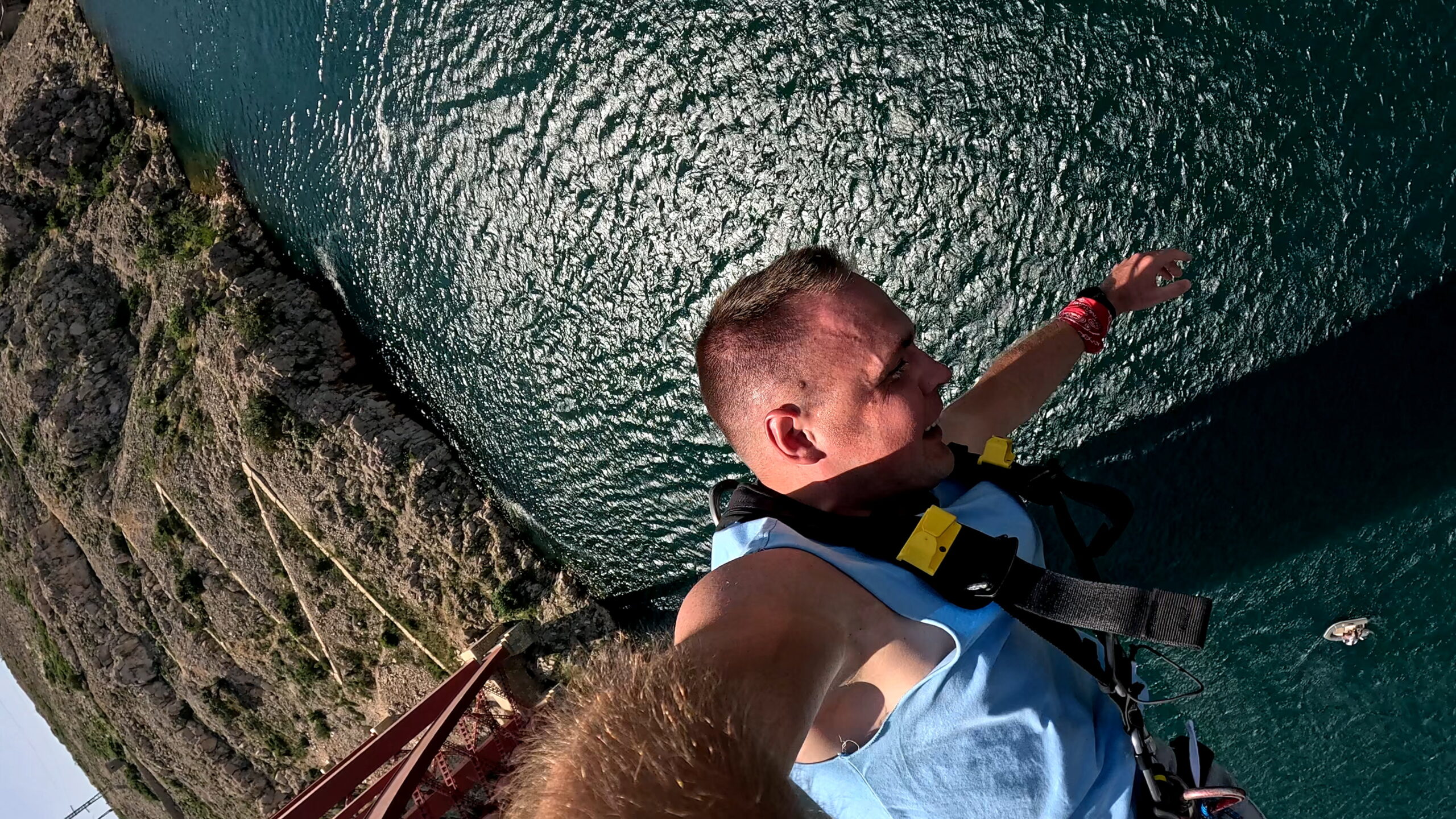 Skoki Bungee Maslenica na Maslenički most w Chorwacji, w okolicach miasta Zadar, Michał Fic.