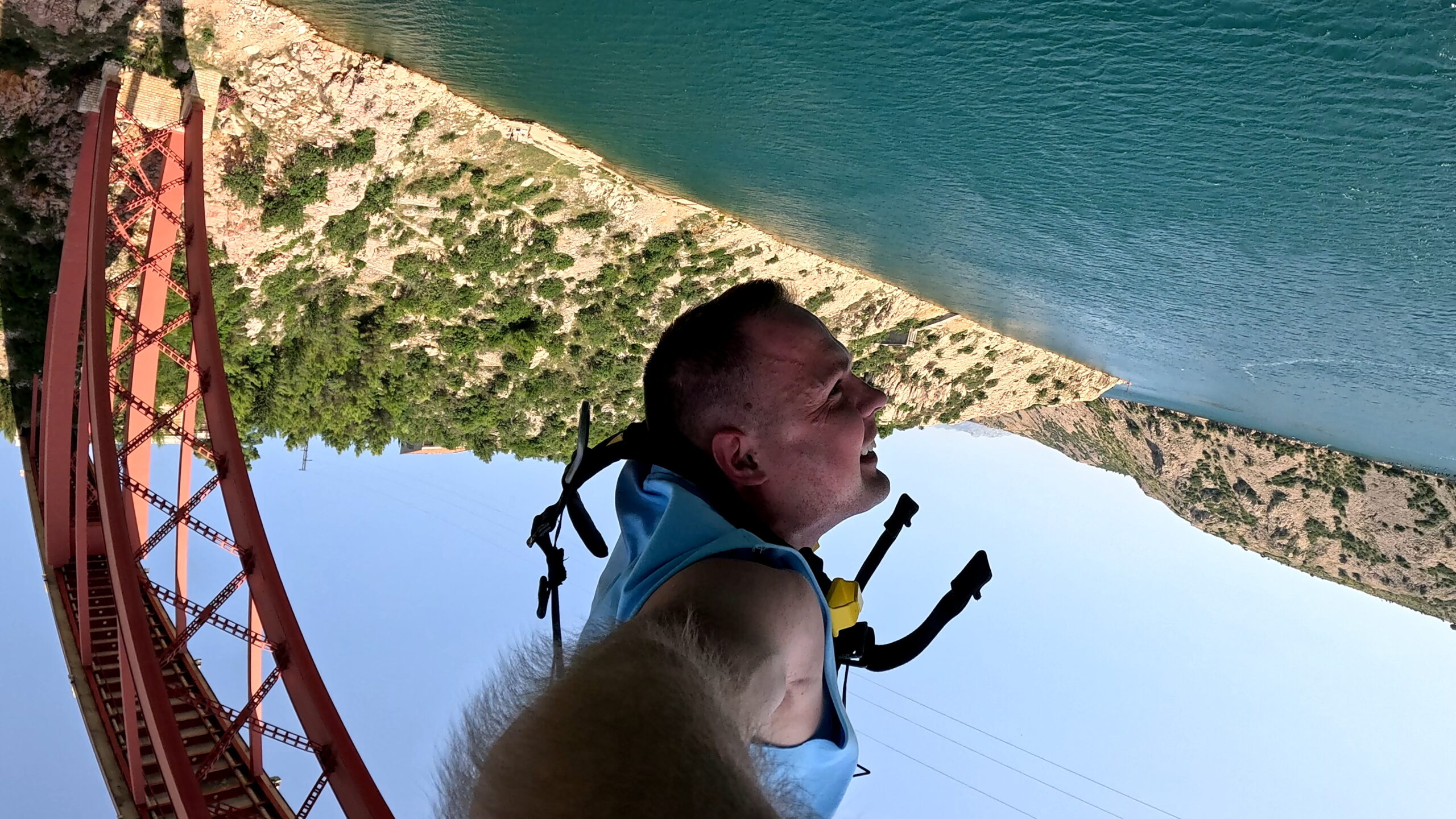 Skoki Bungee Maslenica na Maslenički most w Chorwacji, w okolicach miasta Zadar, Michał Fic.