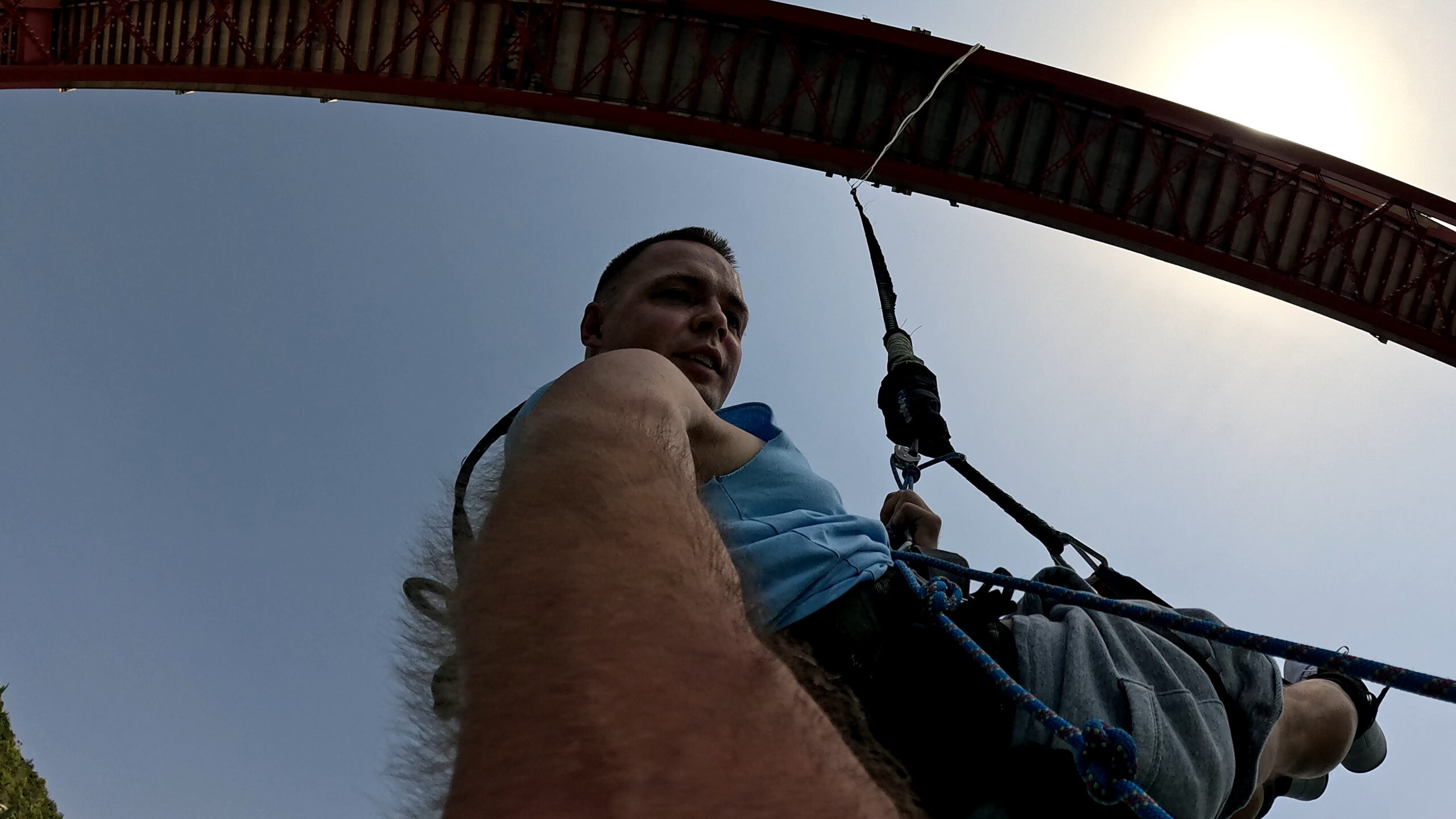 Skoki Bungee Maslenica na Maslenički most w Chorwacji, w okolicach miasta Zadar, Michał Fic.