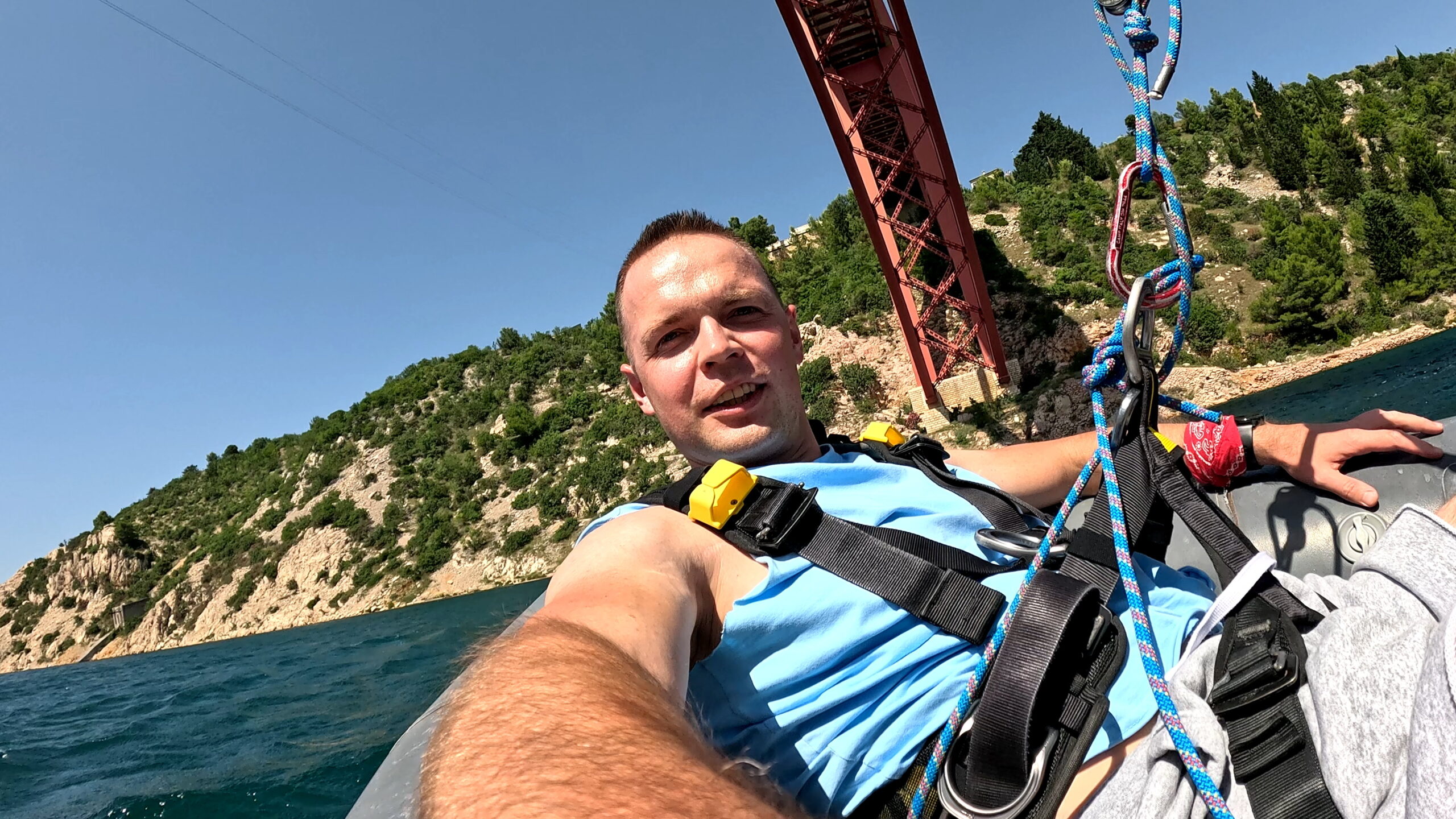 Skoki Bungee Maslenica na Maslenički most w Chorwacji, w okolicach miasta Zadar, Michał Fic.